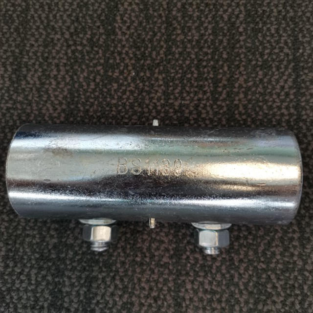 Stisknut&eacute; spojky s ruk&aacute;vem